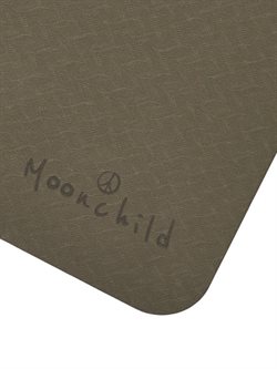 yogamåtte med moonchild logo i bunden